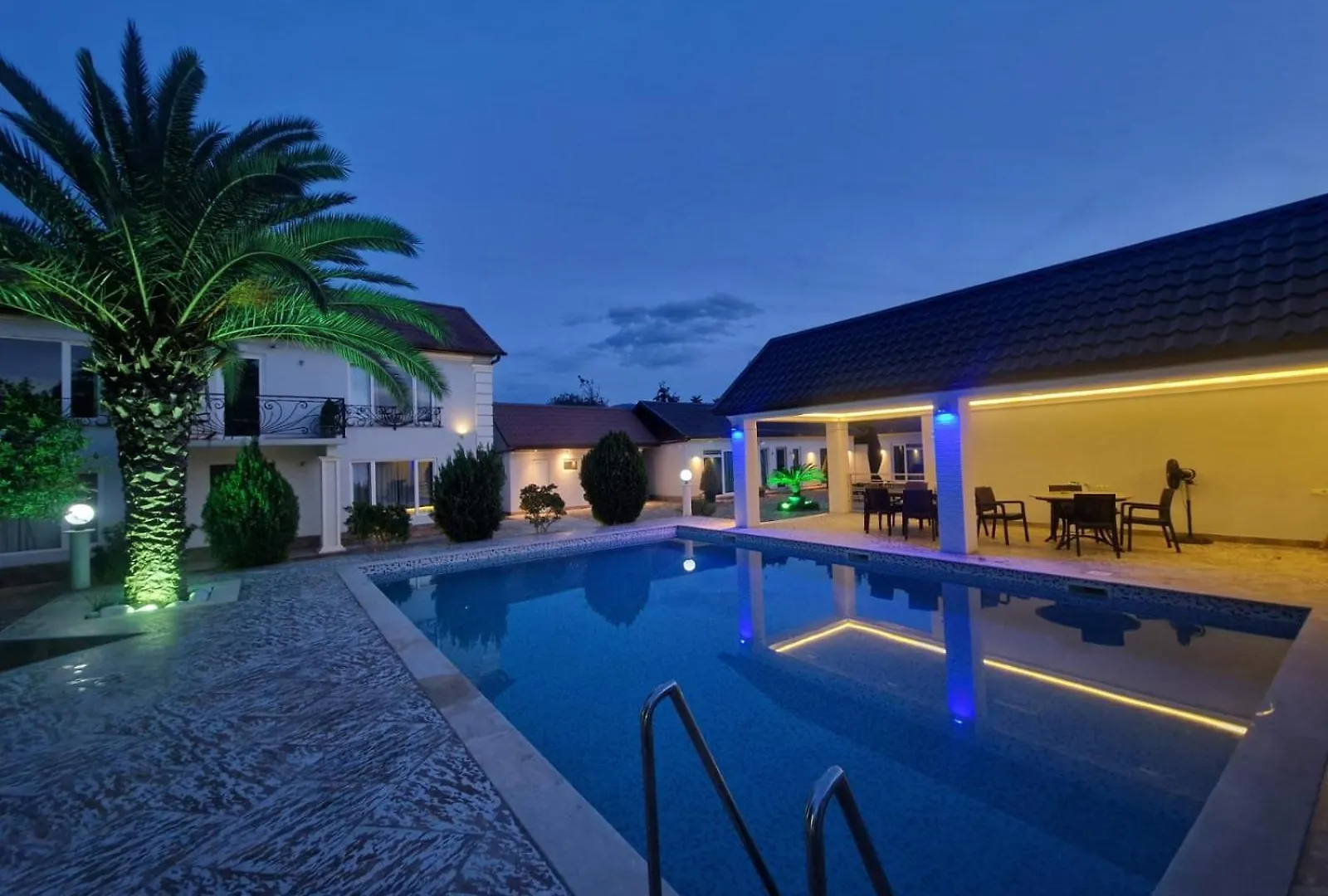White Villas In Batumi Guest house