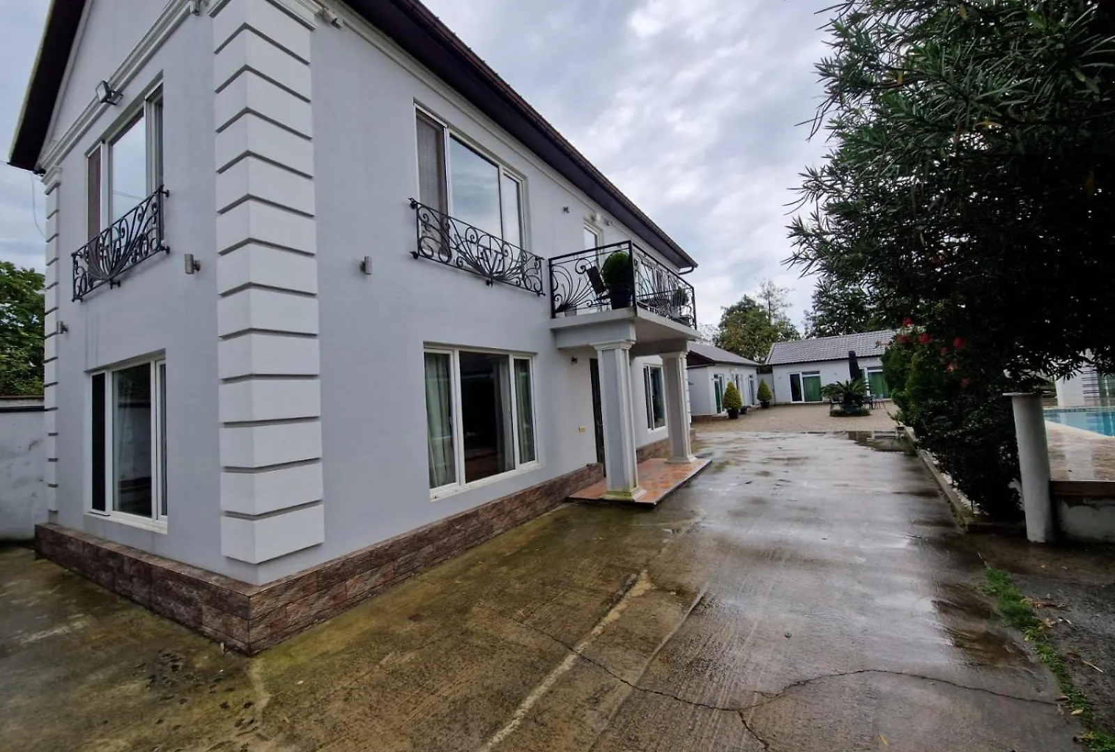 White Villas In Batumi 0*,